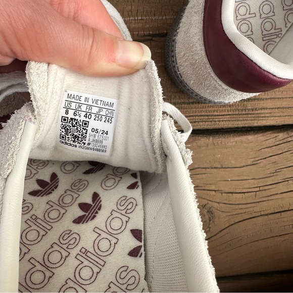 WOMEN'S ADIDAS ORIGINALS HANDBALL SPEZIAL SNEAKERS Off White/Collegiate Burgundy - Picture 6 of 8